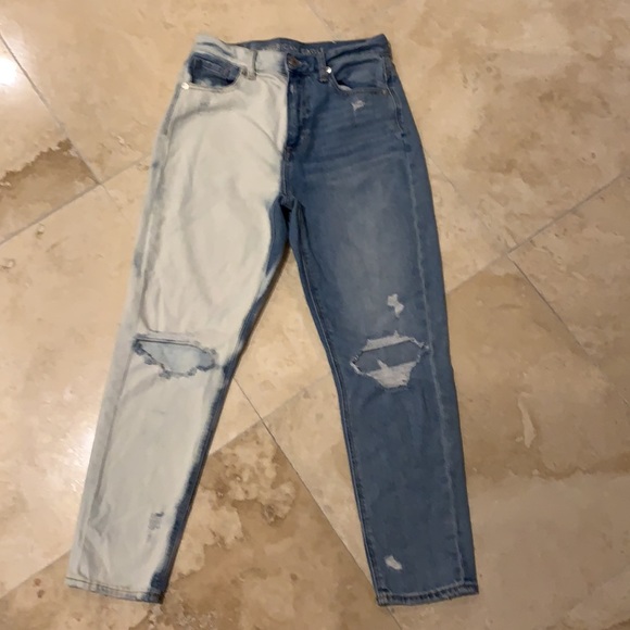 American Eagle Outfitters Denim - American Eagle MOM JEAN Size 0 Cropped White & Blue Wash Denim Pants